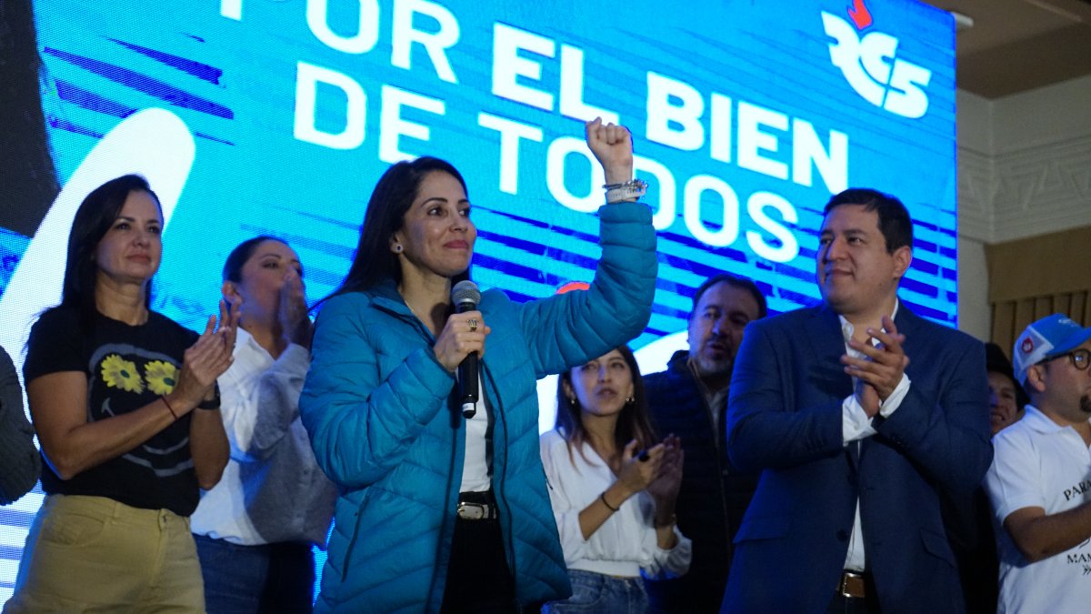 Marcela Aguiñaga junto a Luisa González en la RC5