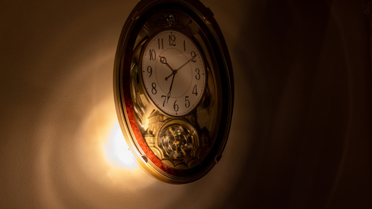 El Reloj del Juicio Final, creado por científicos en 1947, marca 85 segundos para la medianoche y simboliza el nivel de riesgo que enfrenta la humanidad por amenazas nucleares, climáticas y geopolíticas.