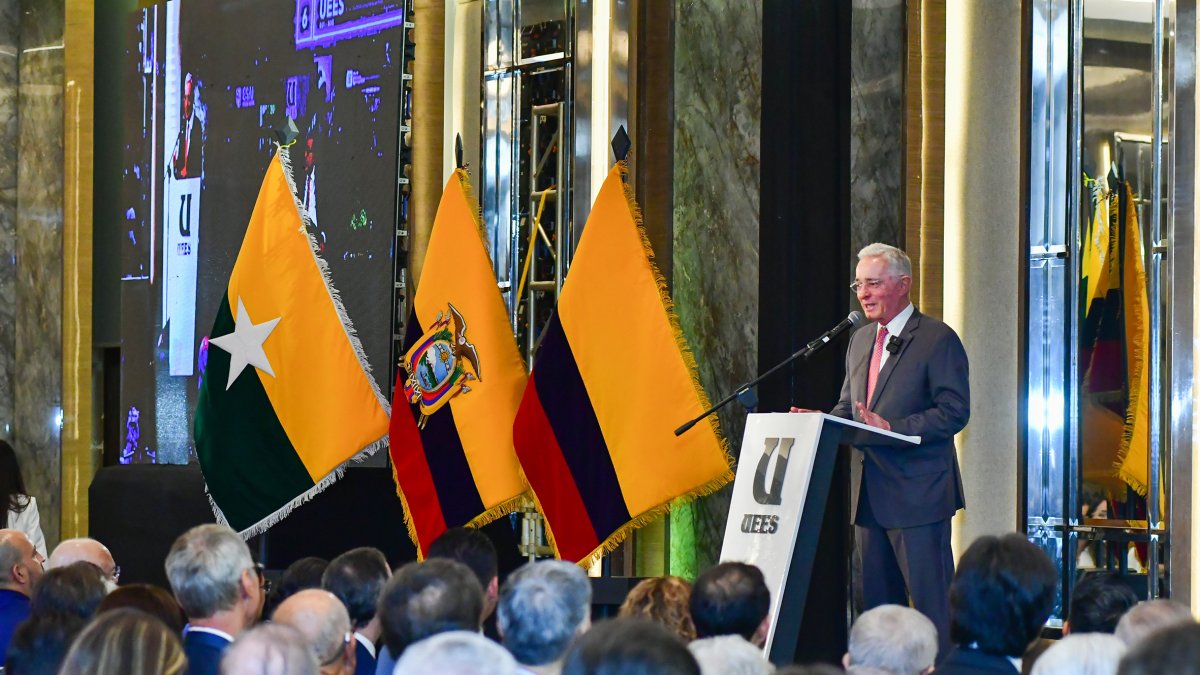 El expresidente de Colombia, Álvaro Uribe, en su reciente visita en Guayaquil.