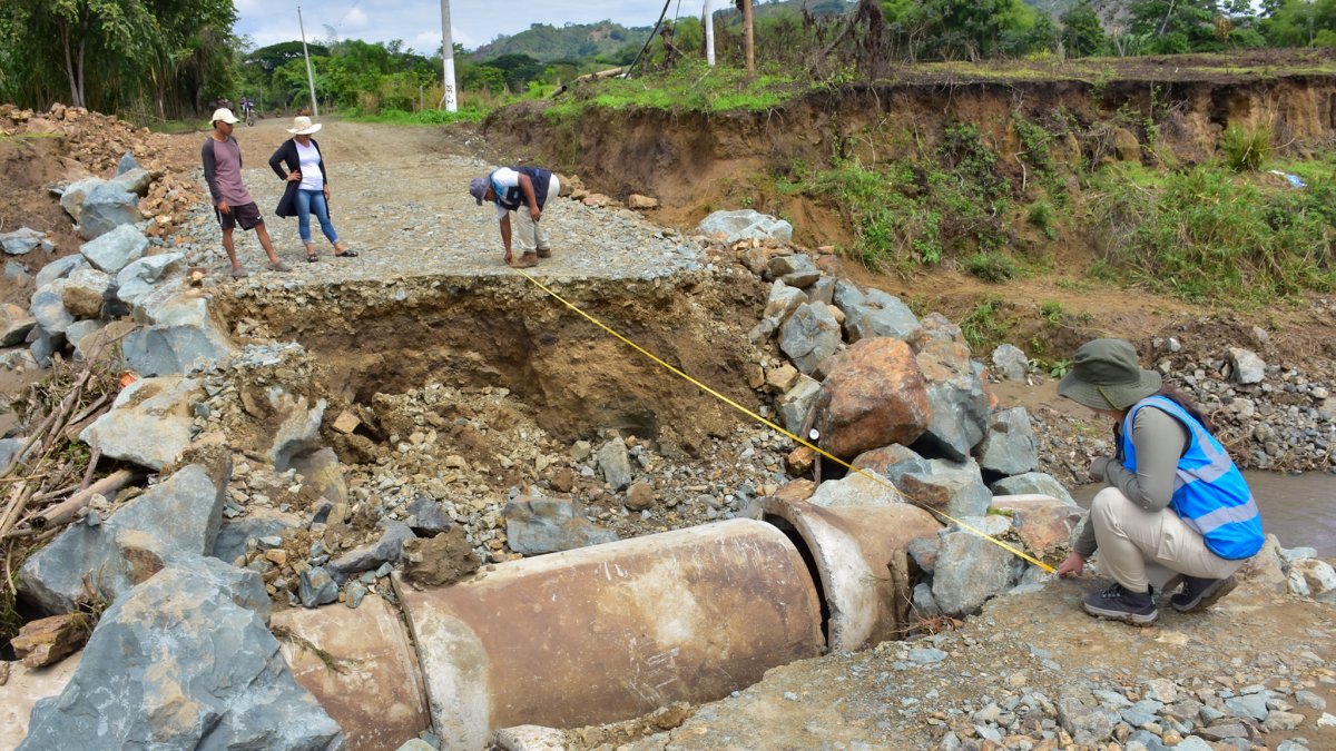 Colapso vial en Colimes.