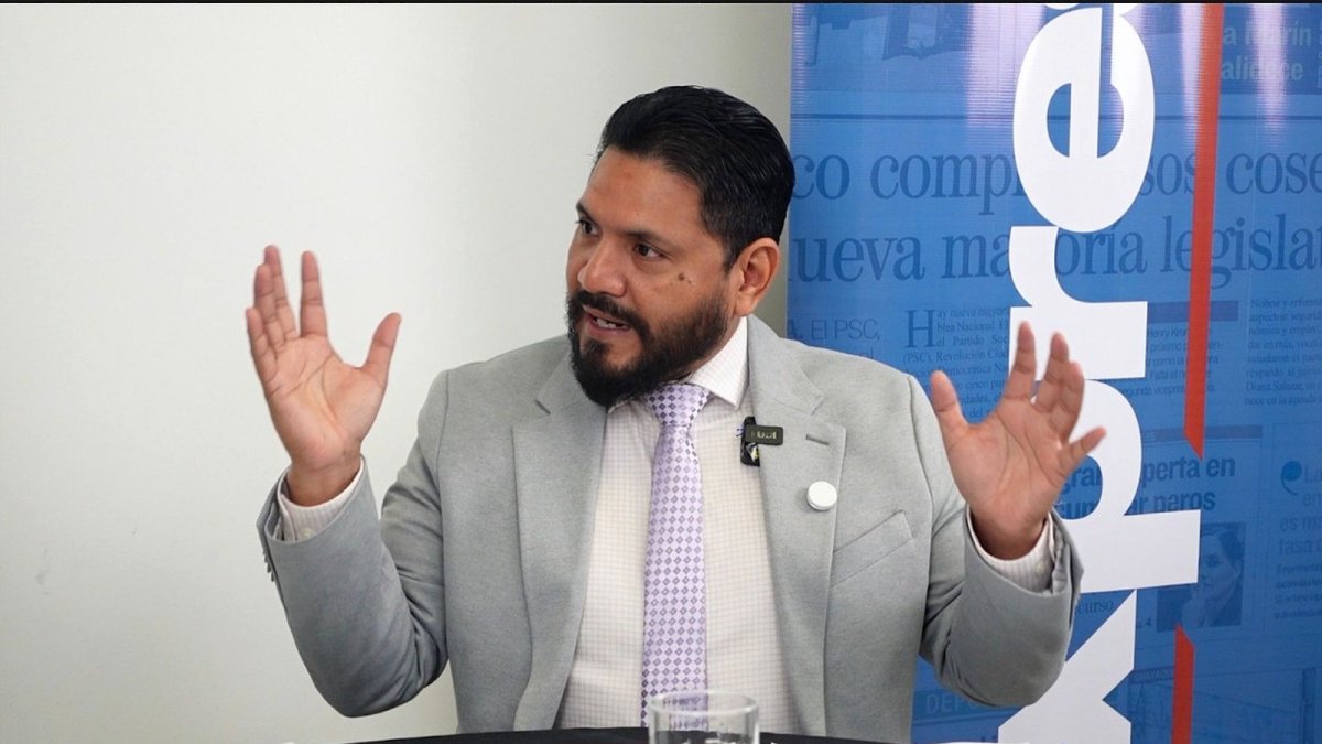 El actual asambleísta y exalcalde de Santa Elena Otto Vera responde a los cuestionamientos por la venta de terrenos.