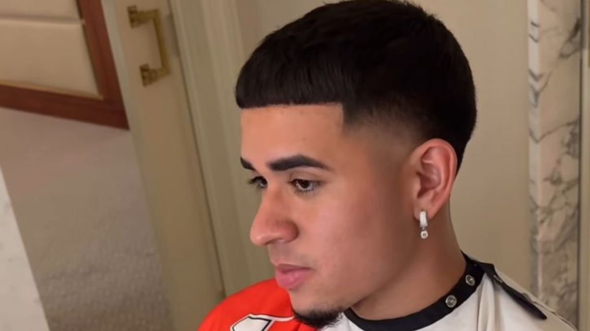 Kendry Páez y su corte de pelo, listo para entrenar en River Plate.