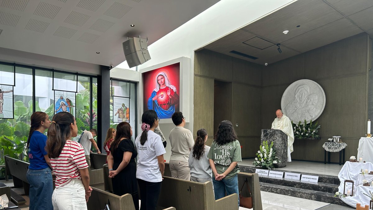 Misa celebrada en la capilla de la UEES.