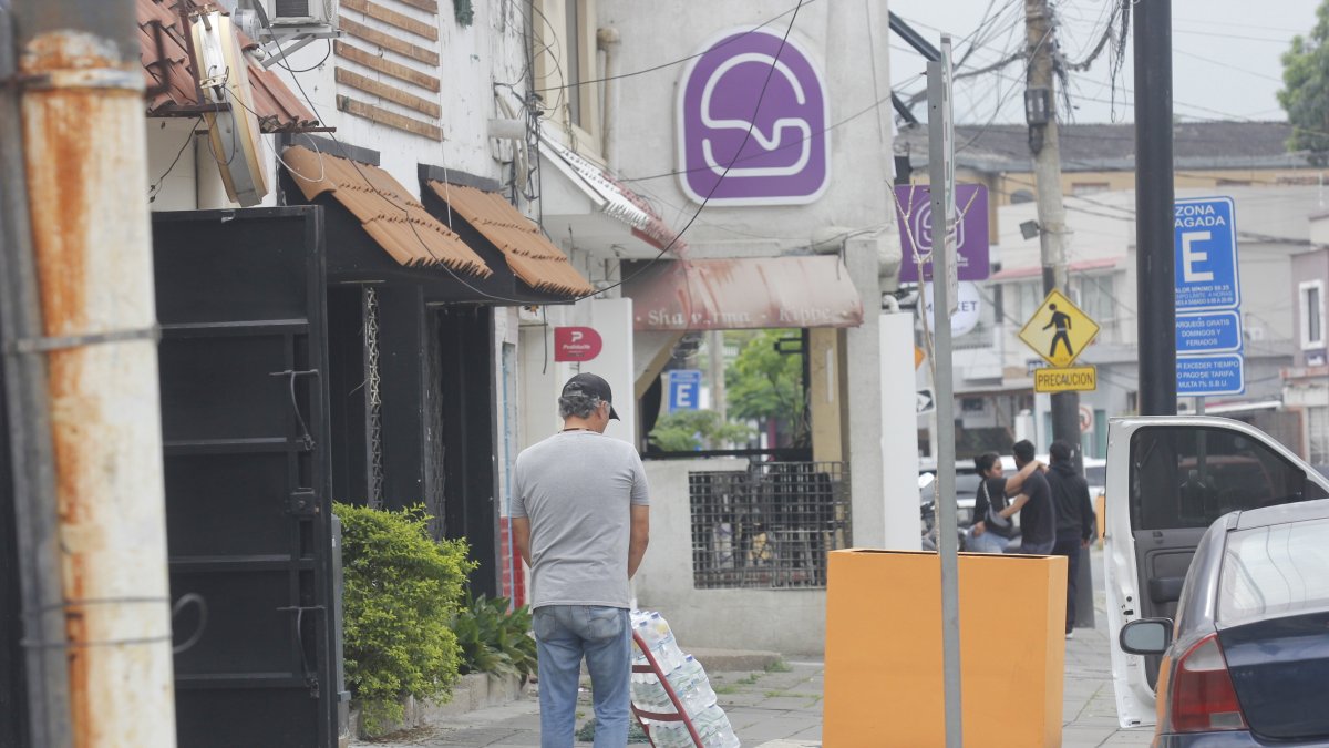 Los maceteros eran usados como basureros, admite el Municipio.