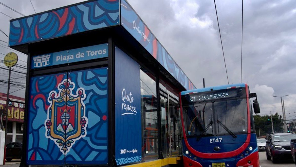 Trolebús y Ecovía tendrán cierres temporales por instalación de nuevos equipos de cobro en Quito.