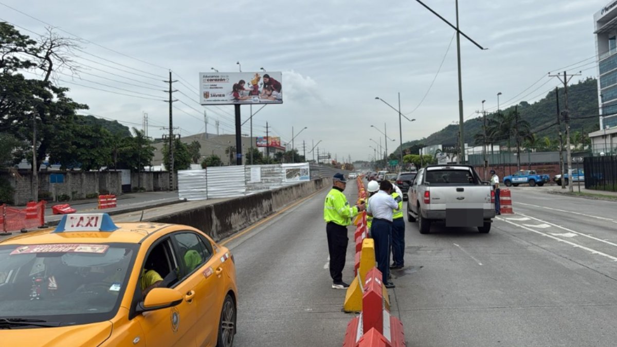 Habilitación de carriles en la av. del Bombero.