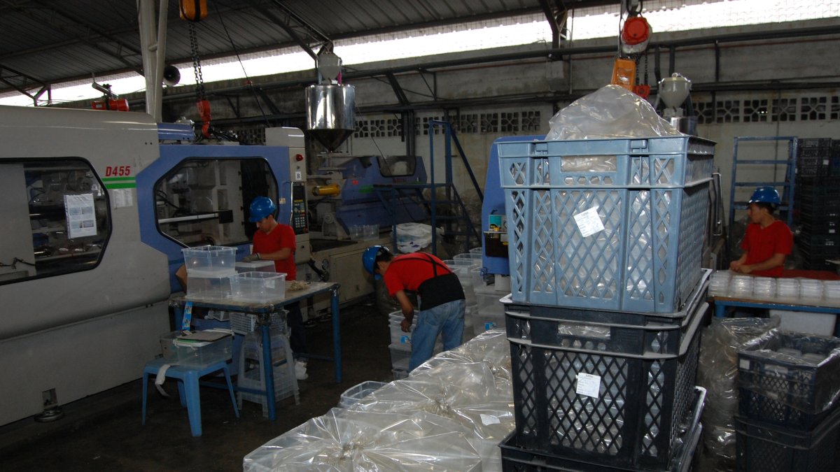 Impacto. La industria plastiquera local, entre los sector más afectados.