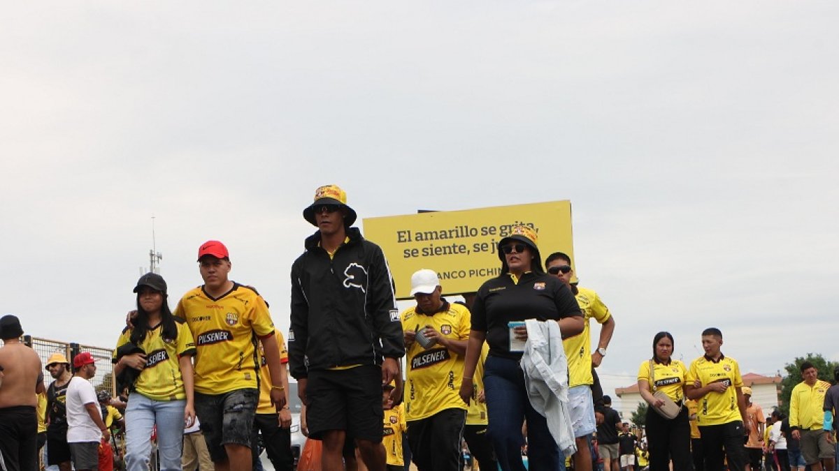 Un hincha causó terror y polémica en la Noche Amarilla 2026.