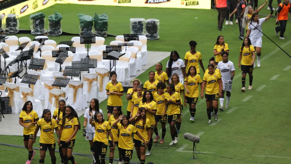 El equipo femenino de Barcelona SC fue uno de los reconocidos por la afición este sábado 31 de enero de 2026.