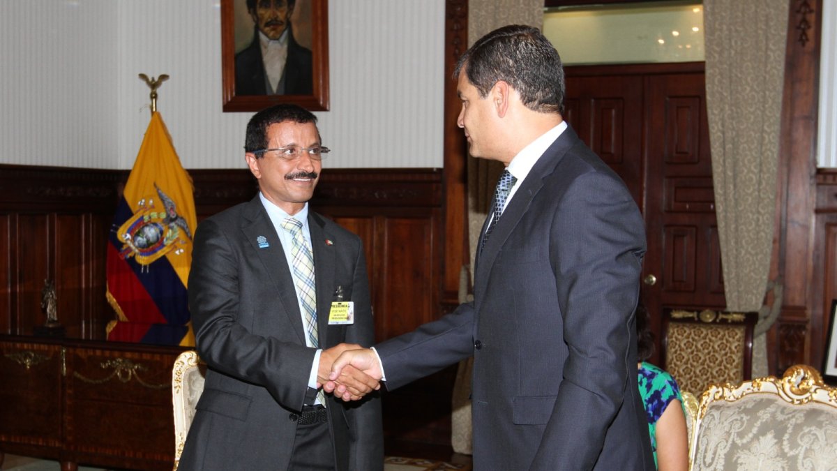 El sultán Ahmed Bin Sulayem y el expresidente Rafael Correa en un encuentro en Ecuador.