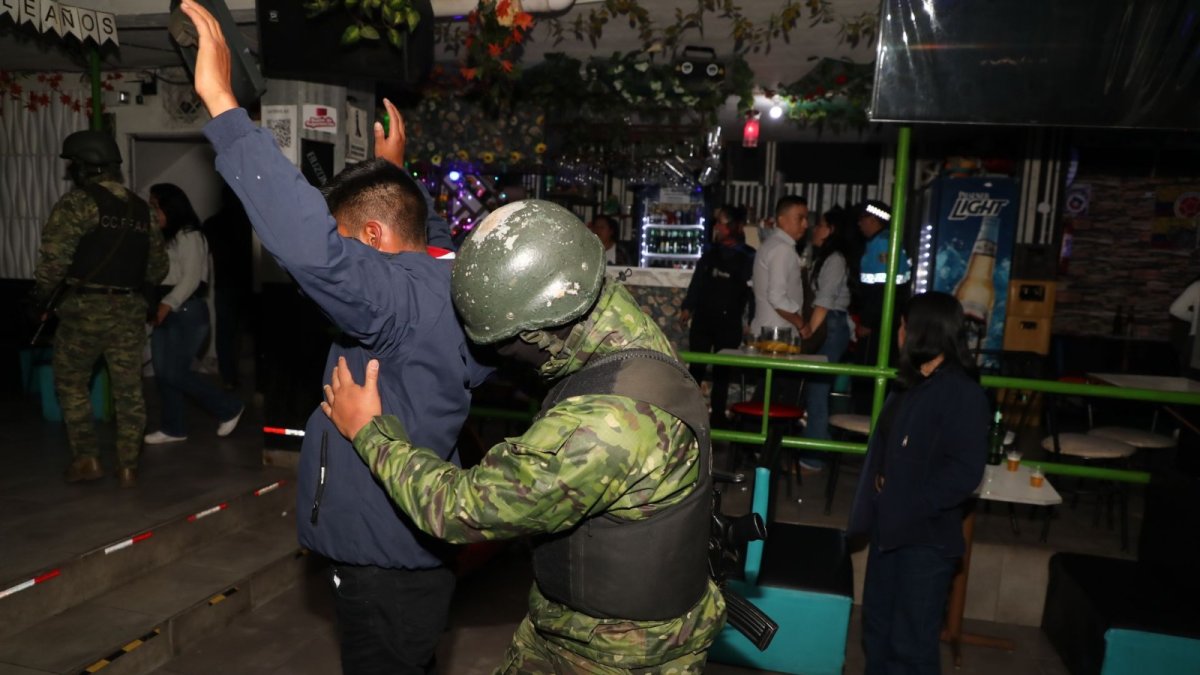 Quito: El operativo en Tumbaco dejó seis establecimientos clausurados, una persona detenida y decenas de sanciones administrativas.