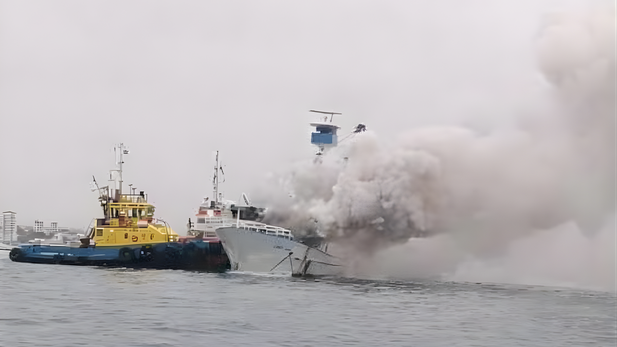 El barco Gold Tuna sufrió un incendio bajo circunstancias que aún son materia de investigación.