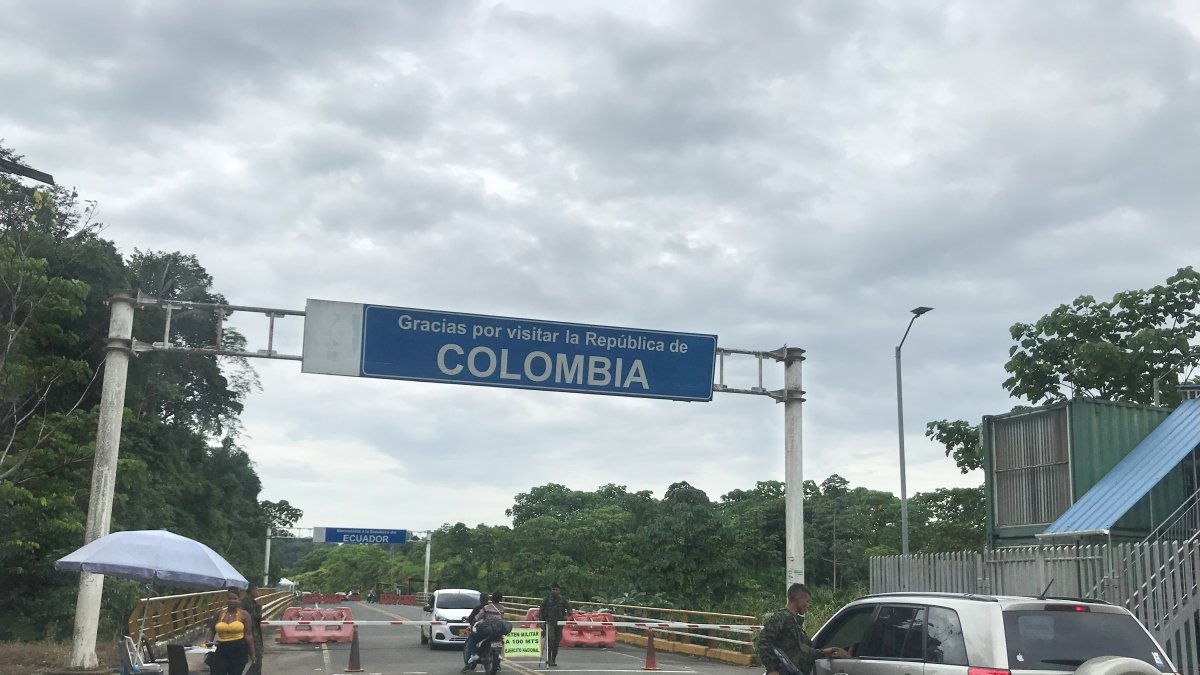 El sector empresarial expresa preocupación por el posible incremento del contrabando a través de los más de 70 pasos fronterizos ilegales existentes entre ambos países.