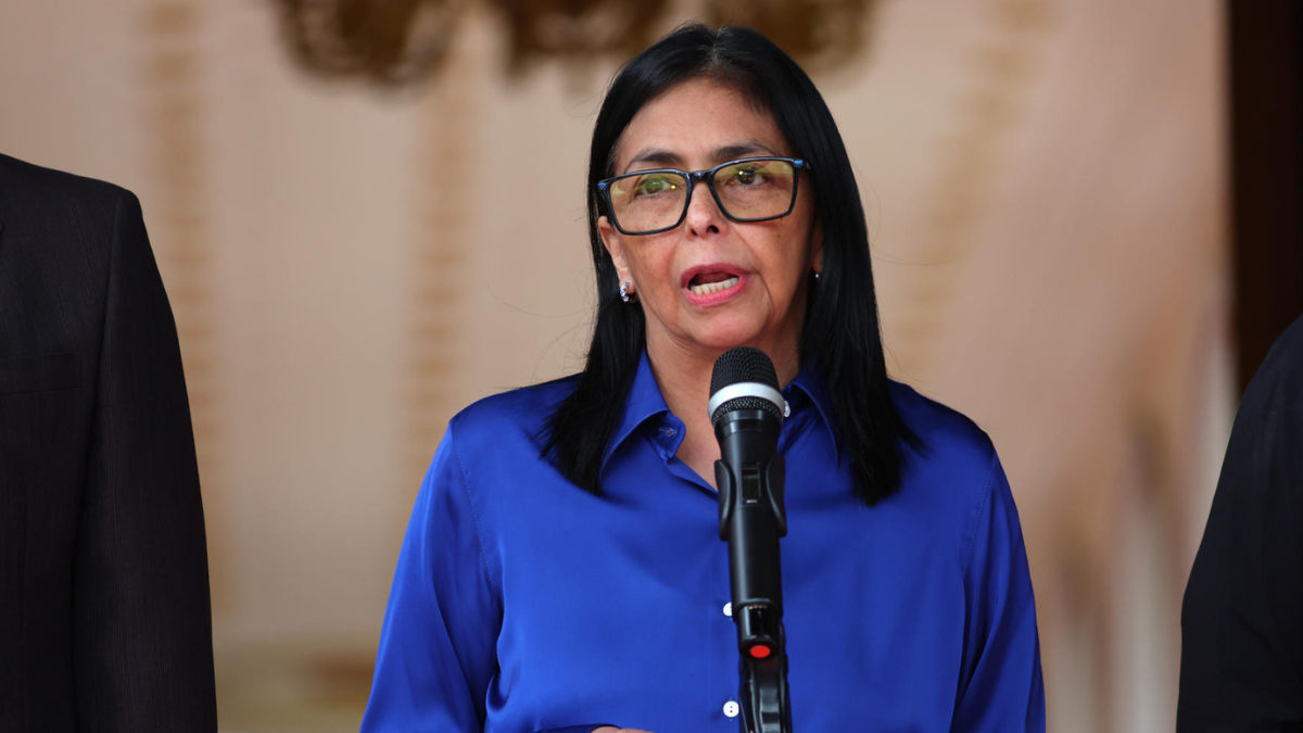 Delcy Rodríguez participa en un acto oficial en Caracas.