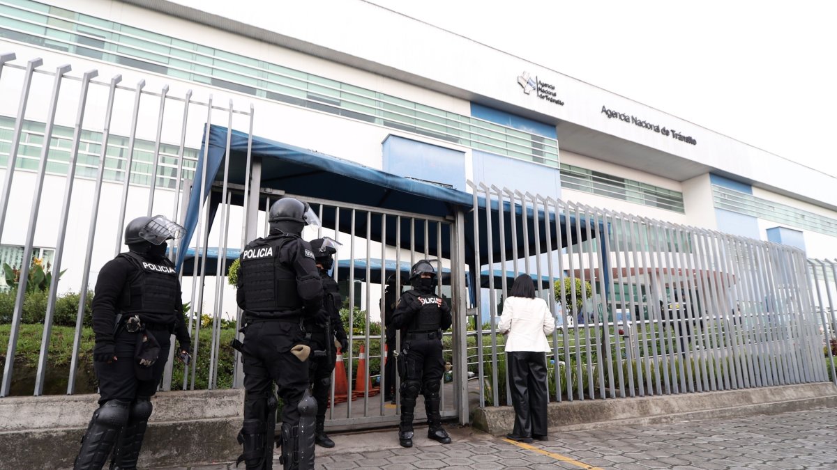 En la Agencia Nacional de Tránsito (ANT) se investiga la presunta delincuencia organizada y corrupción que habría en la entidad.