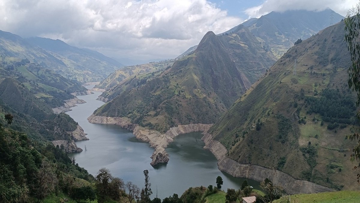 La reserva energética de Mazar es clave para el sistema eléctrico de Ecuador.