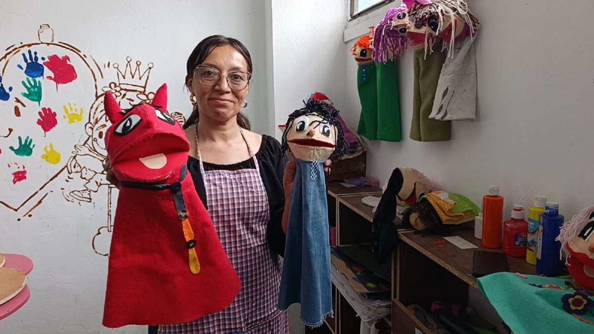 El arte se convierte en una herramienta de integración social durante los talleres que se desarrollan en la escuela.