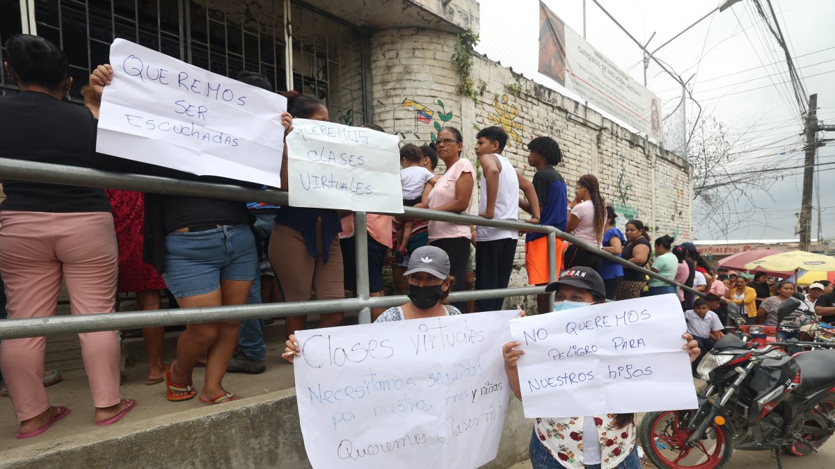 Referencial. Padres de familia de una escuela del bloque 6 de Flor de Bastión solicitan que las clases se desarrollen de forma virtual, ante el incremento de la delincuencia en el sector.