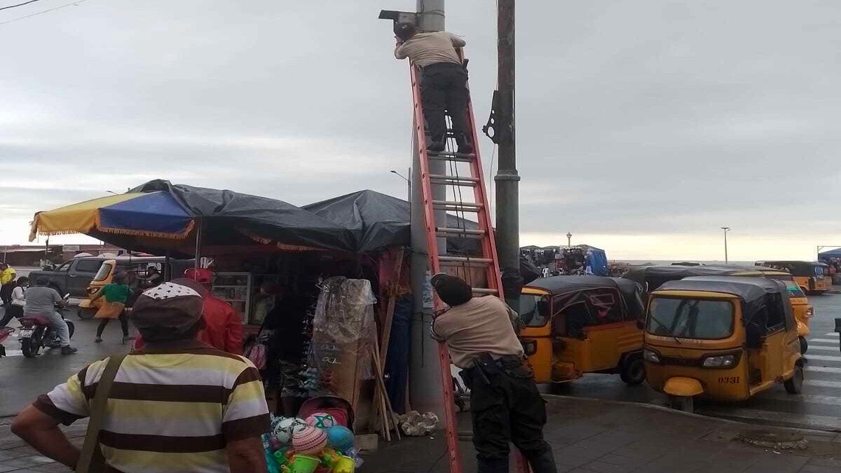 La Policía Nacional inspeccionó una cámara de seguridad del sector donde se cometió el sicariato.