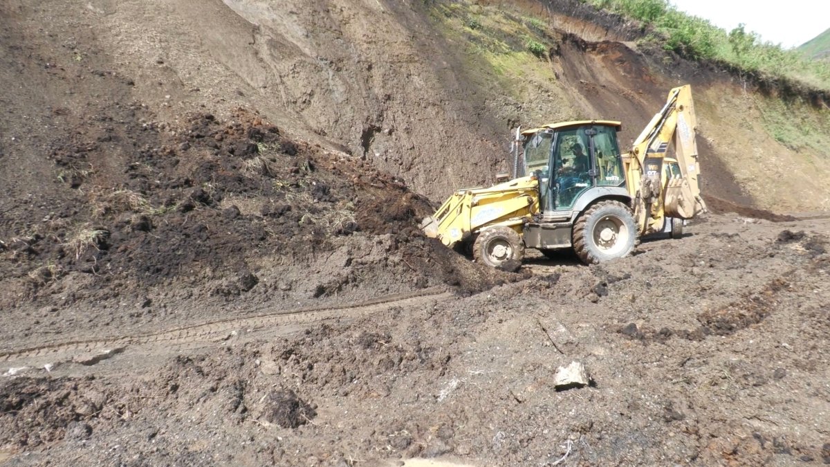 El Ministerio de Infraestructura y Transporte (MIT) intervienen los tramos afectados.