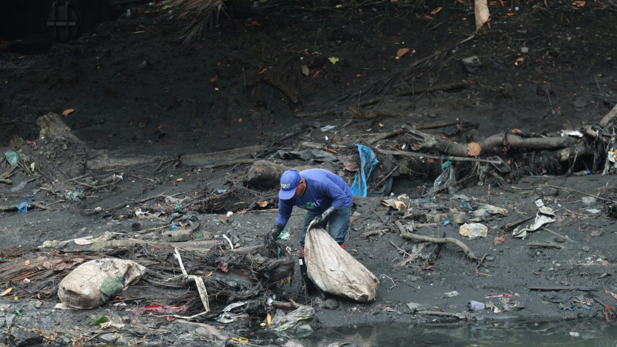 Visolit y Urvaseo se encargan de la gestión de desechos y su recolección, en el estero Salado y las calles de la ciudad.