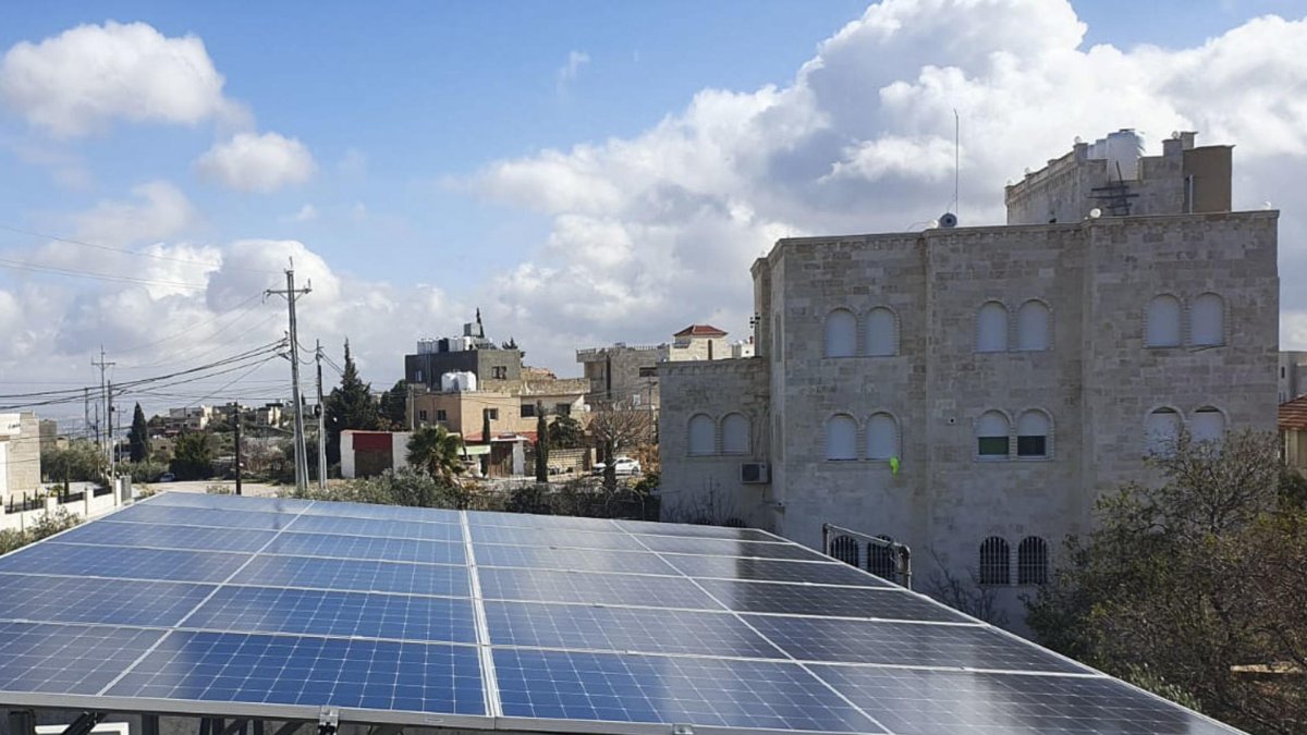 Placas solares instaladas en Jordania.