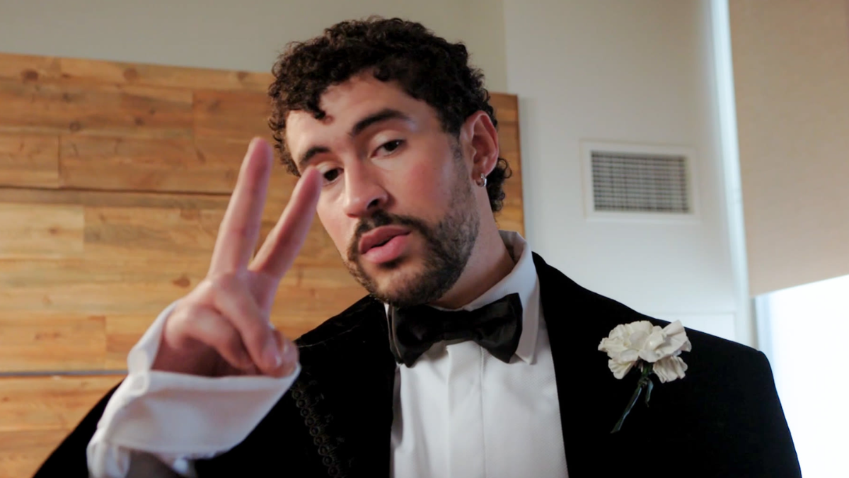 Bad Bunny vestido en Schiaparelli para la 68° edición del Grammy