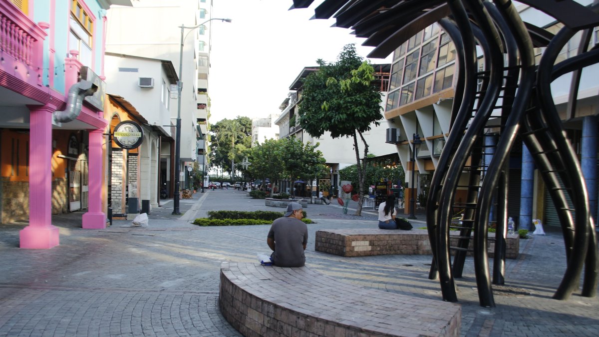 Expertos piden correcciones para que la solución a la incivilidad en las noches de la calle Panamá no terminen por suspender esta iniciativa.