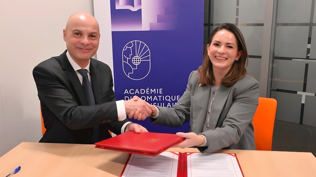 Firma de la Declaración de Intención entre las academias diplomáticas de Ecuador y Francia para cooperación académica.