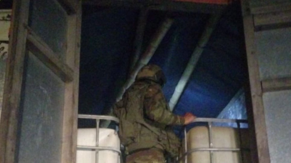 Un operativo permitió desmantelar un centro de acopio clandestino de combustible en el sector PK 80 del cantón La Troncal.