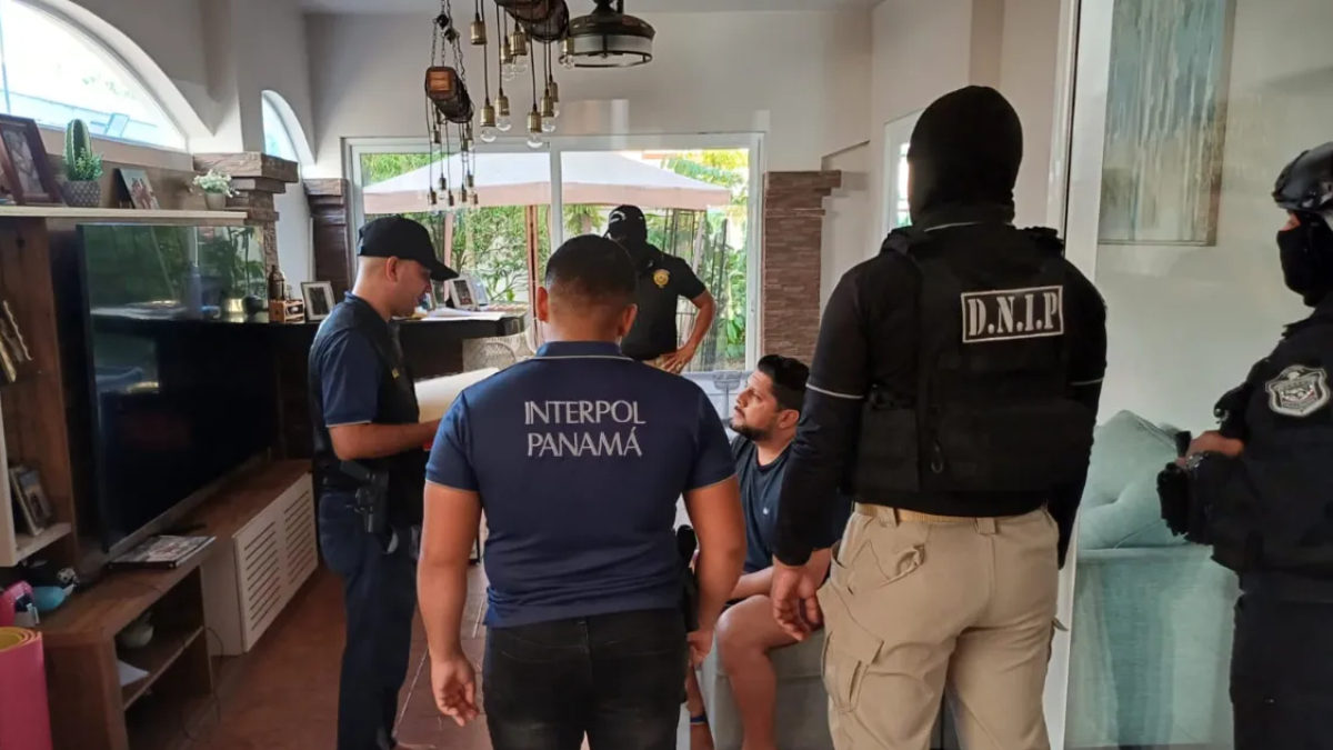 Foto de archivo de la captura en el 2025. El ministro Jhon Reimberg anunció la extradición de Leonardo Cortázar, procesado por delincuencia organizada en el caso Encuentro.