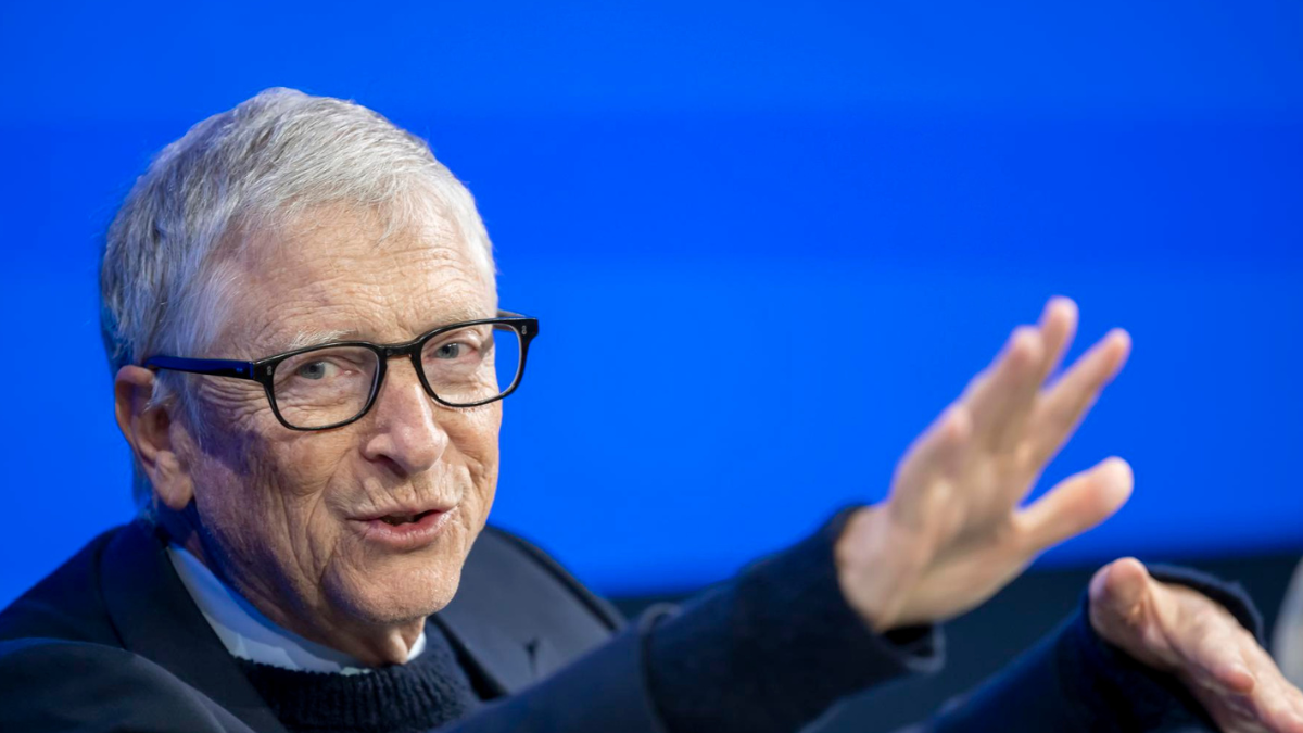 El cofundador de Microsoft y filántropo estadounidense Bill Gates habla durante un panel en la 56ª reunión anual del Foro Económico Mundial (WEF) en Davos, Suiza, el 21 de enero de 2026