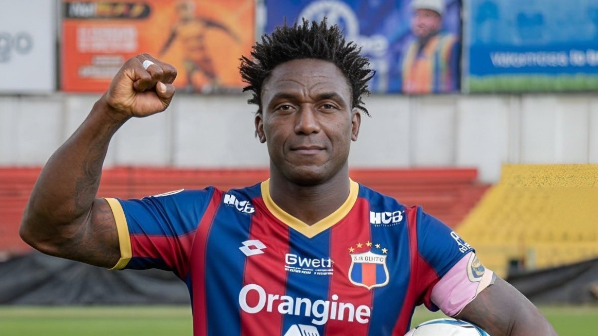 Roberto Ordoñez, delantero ecuatoriano que refuerza al Deportivo Quito en 2026.