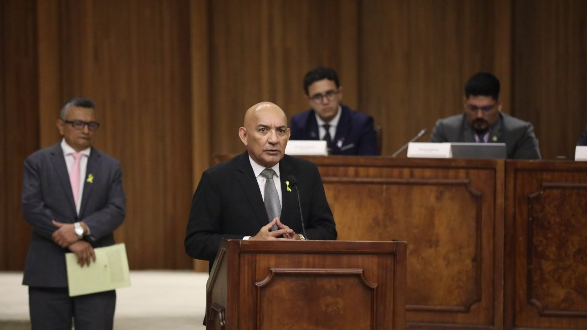 Rafael Palacios, presidente de la Asociación de Padres de Niños y Adolescentes con Cáncer (Apnacc), hablando antes de la votación de la Ley del Cáncer 