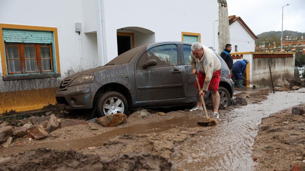 “Una avalancha de agua, piedras y barro”, las consecuencias de tantos días de lluvia arrasaron las calles de Portalegre, Portugal.