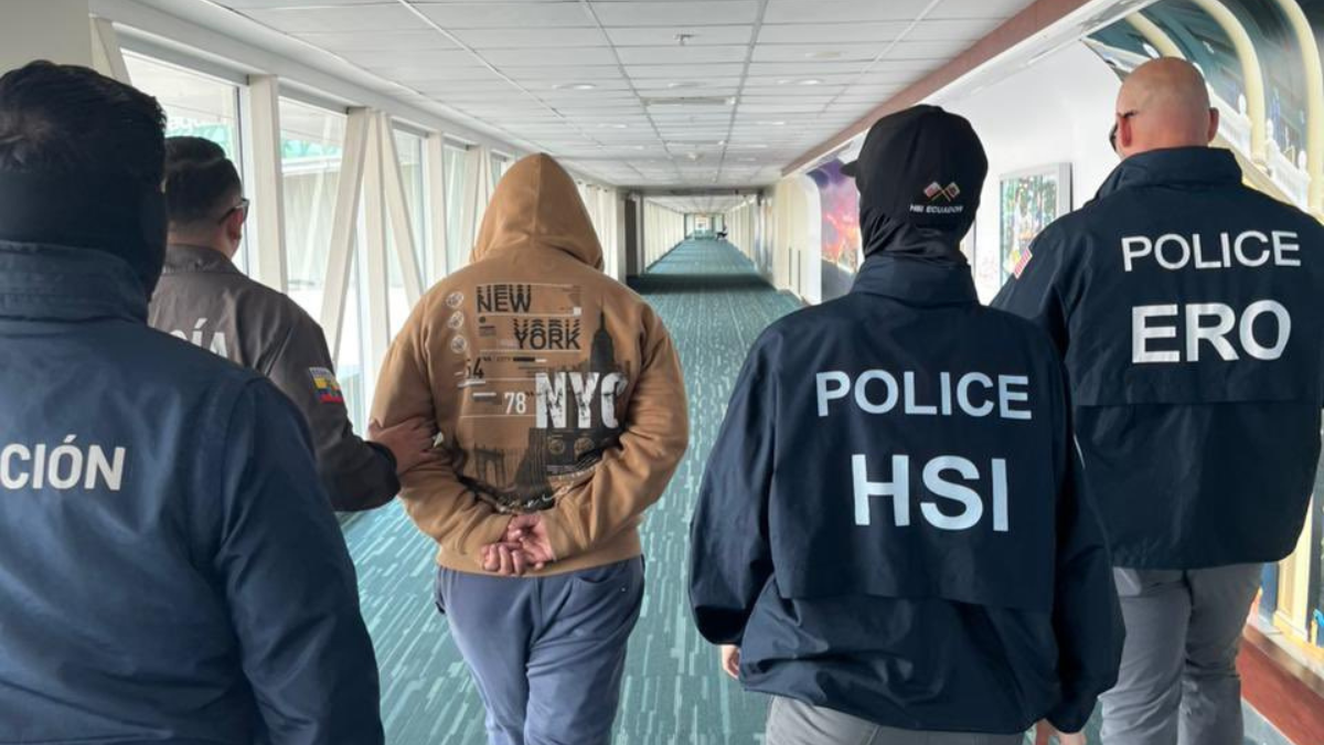 Espin Tapia arribó al aeropuerto de Guayaquil tras ser capturado en EE. UU.