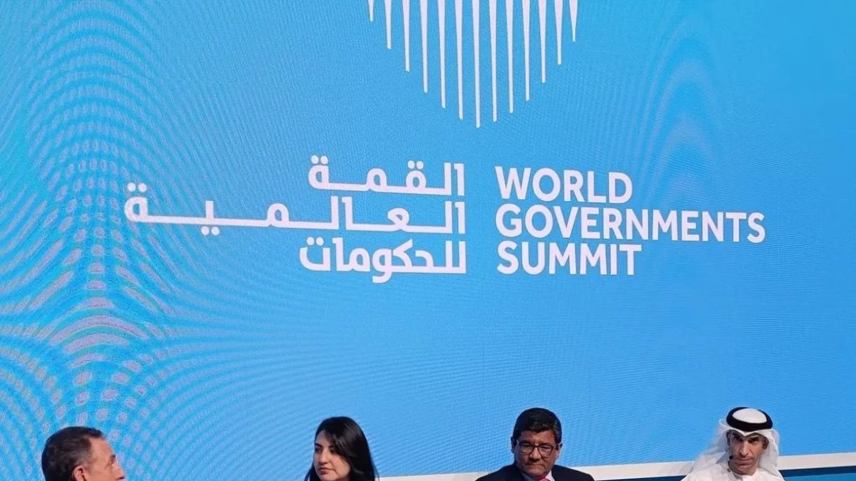 El ministro de Producción, Luis Jaramillo, el tercero de izquierdo a derecha.