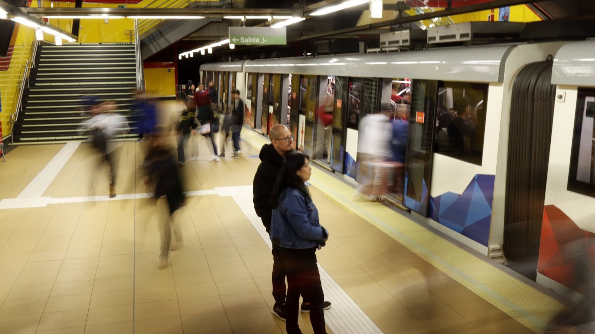 La señalización ferroviaria supervisa en tiempo real la circulación de los trenes a lo largo de toda la línea del Metro de Quito.
