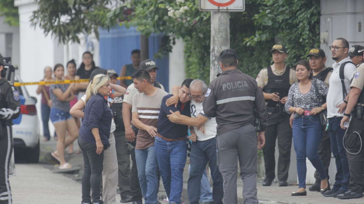 Los familiares lloraron por el asesinato de las víctimas.