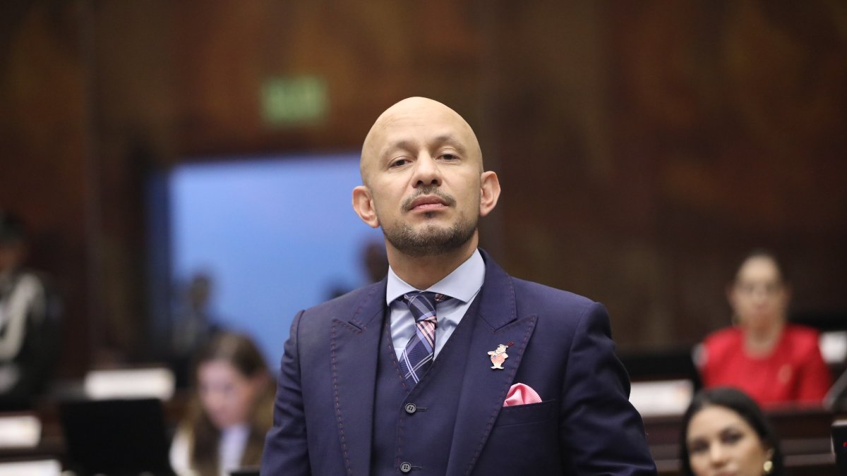 El 6 de febrero, el legislador oficialista, Andrés Castillo, fue suspendido de la Asamblea Nacional, ya que descalificó a Comps Córdova, asambleísta de la Revolución Ciudadana, en la sesión No. 057.