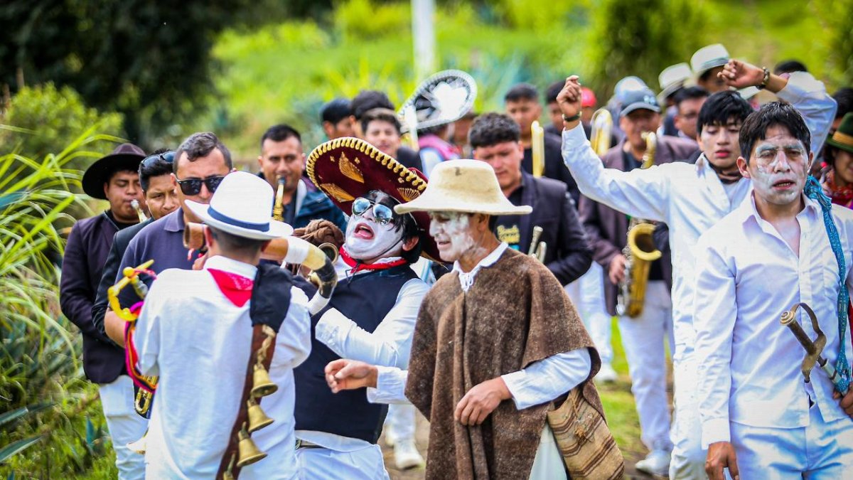 Salasaka honró a la Pachamama con el Pawkar Raymi de los caporales.
