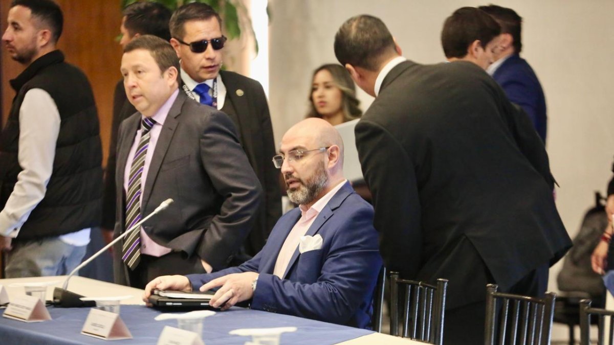 Mario Godoy enfrenta cuestionamientos y un juicio político por un supuesto incumplimiento de funciones.