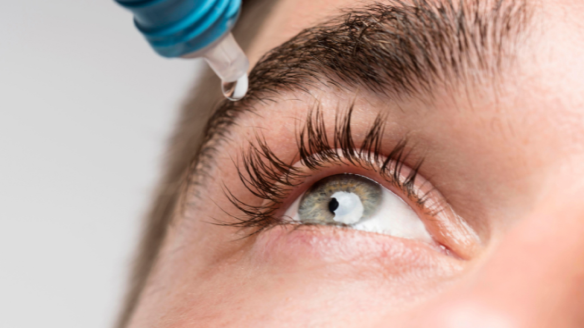 Con una gota diaria, restaura la visión de cerca hasta por 10 horas