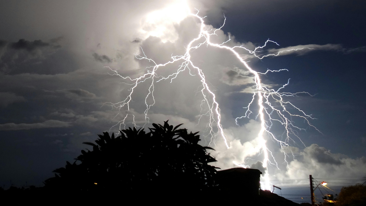 Se mantiene la alerta del INAMHI por lluvias durante el fin de semana.