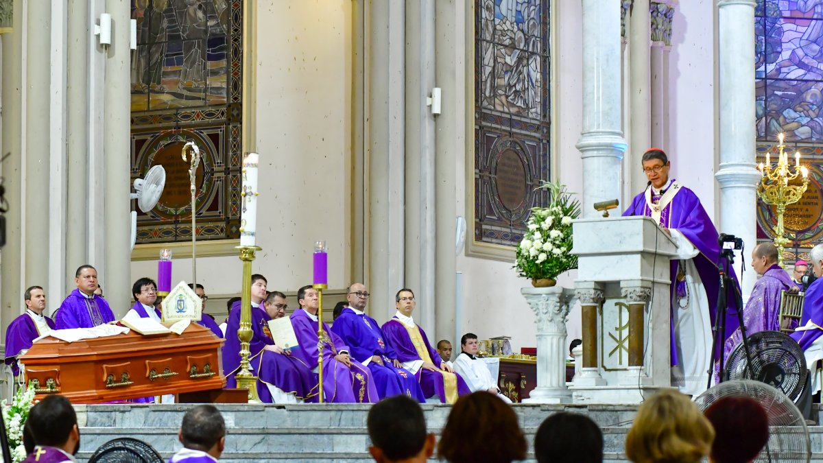 El cardenal Luis Cabrera presidió la misa de exequias del arzobispo emérito de Guayaquil, Antonio Arregui.