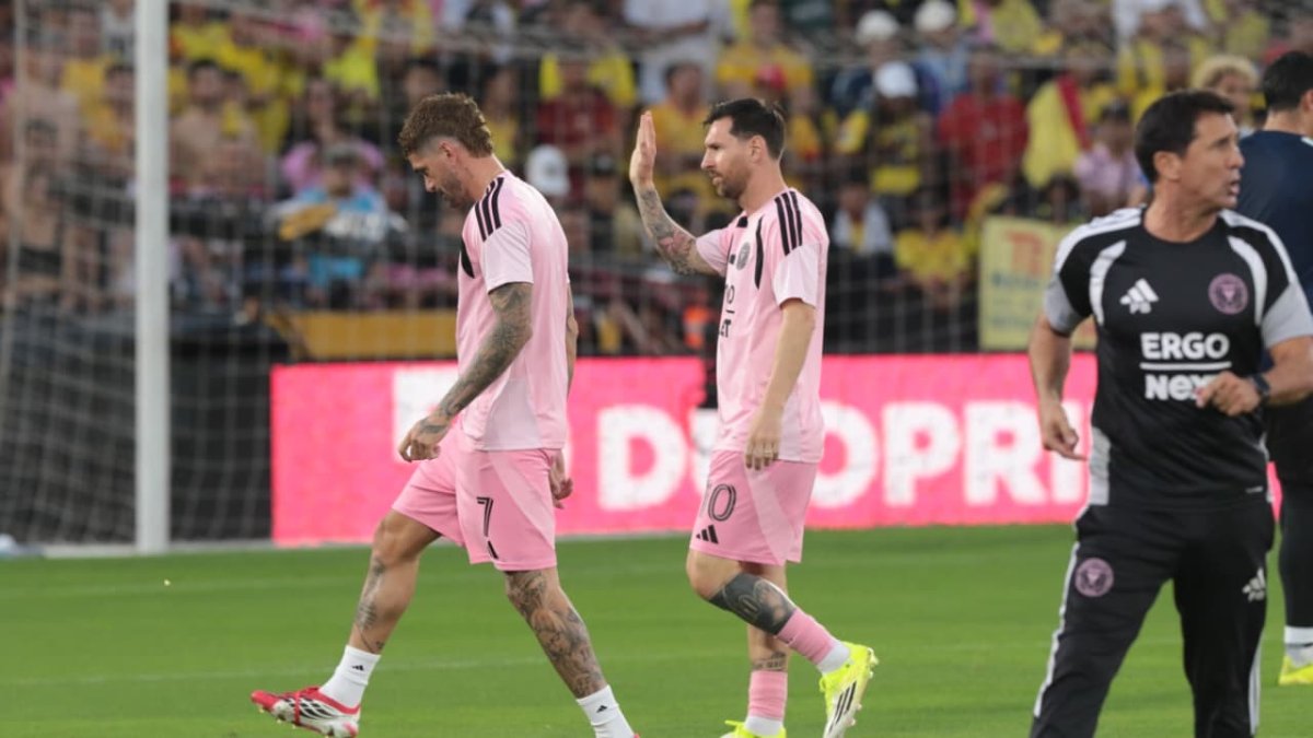 Lionel Messi (c) fue el protagonista del Partido de la Historia por su presencia y anotación.