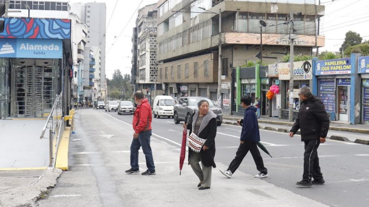 La avenida 10 de Agosto es uno de los puntos de Quito que evidencia huellas de abandono, edificios públicos y privados abandonados.