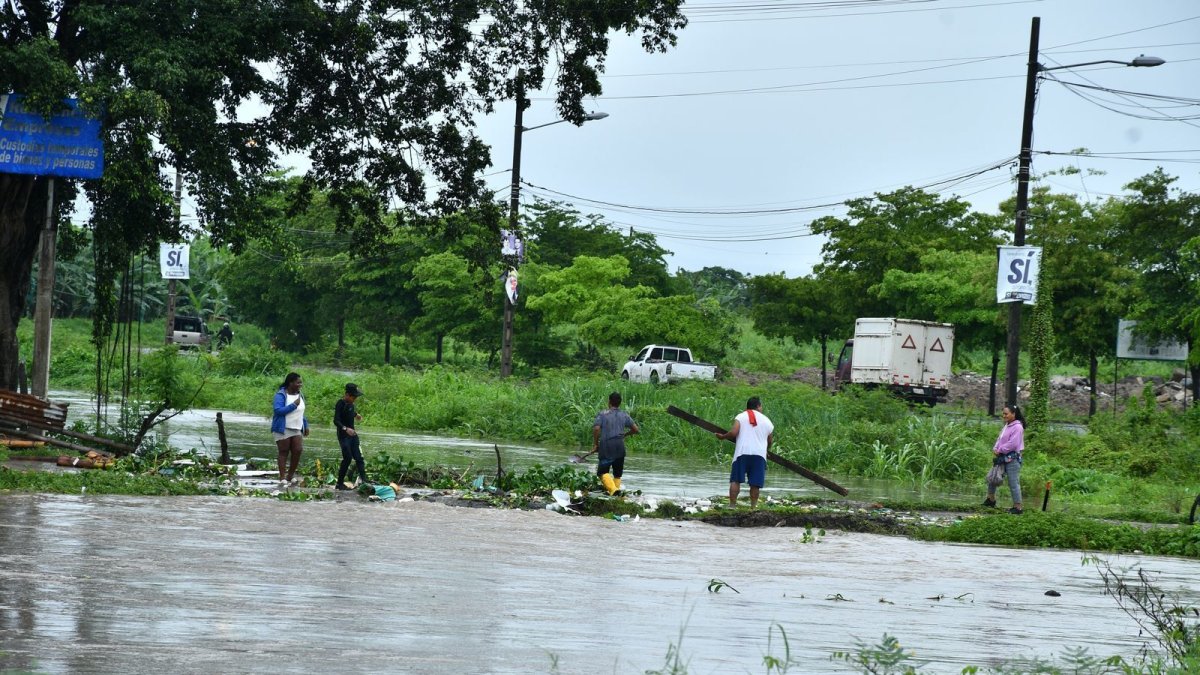 El estero El Macho amenazó a los habitantes de este sector ubicado al norte de Machala.