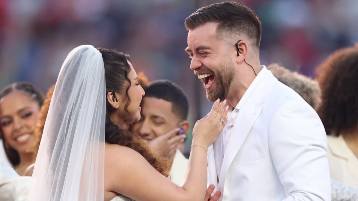 Aunque se desconocen los nombres de la pareja que contrajo matrimonio en el medio tiempo del Super Bowl 2026, ha trascendido que el enlace es legal.