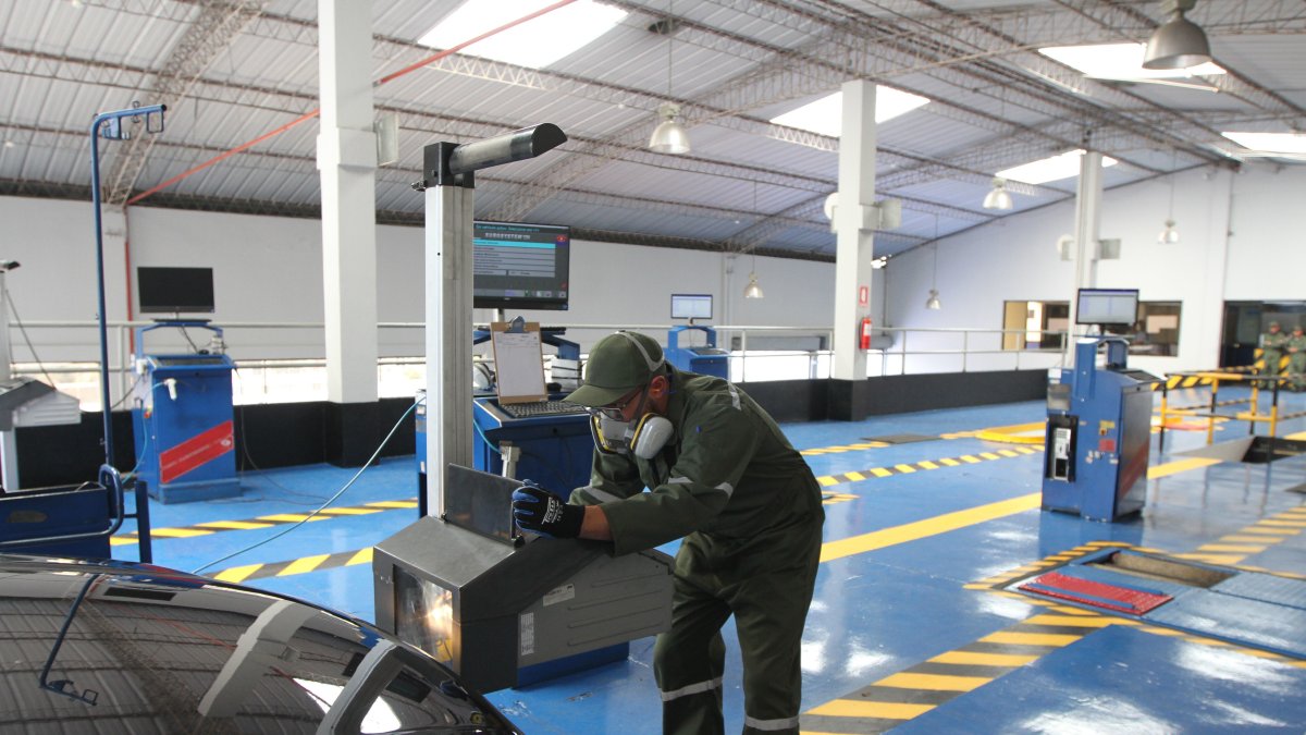 La AMT anunció que desde hoy se retoma la Revisión Técnica Vehicular y la matriculación en Quito.